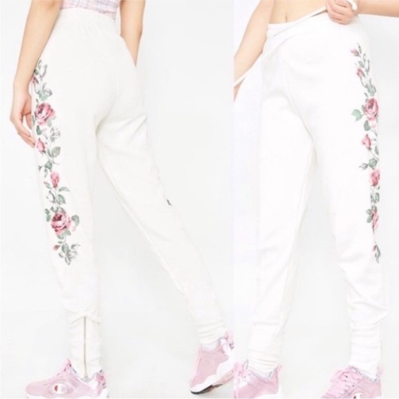 Wildfox white rosy stems Theo hoodie and sweatpants lounge set - Picture 16 of 16